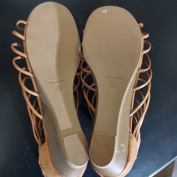 NWOT Tan Strappy Sandals - Picture 5 of 5